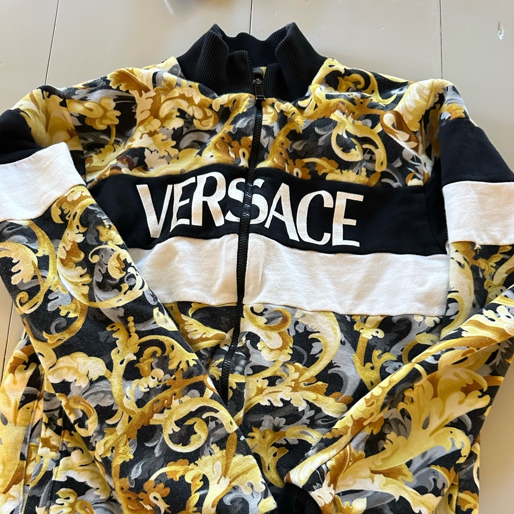 VERSACE BOYS SIZE 12 Sweat jacket